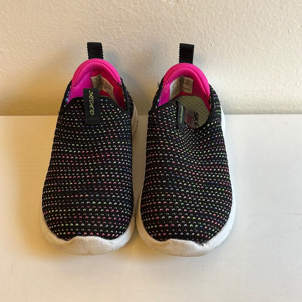 Sketchers size 5